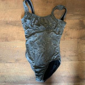 Grey Lace Dance Leo!